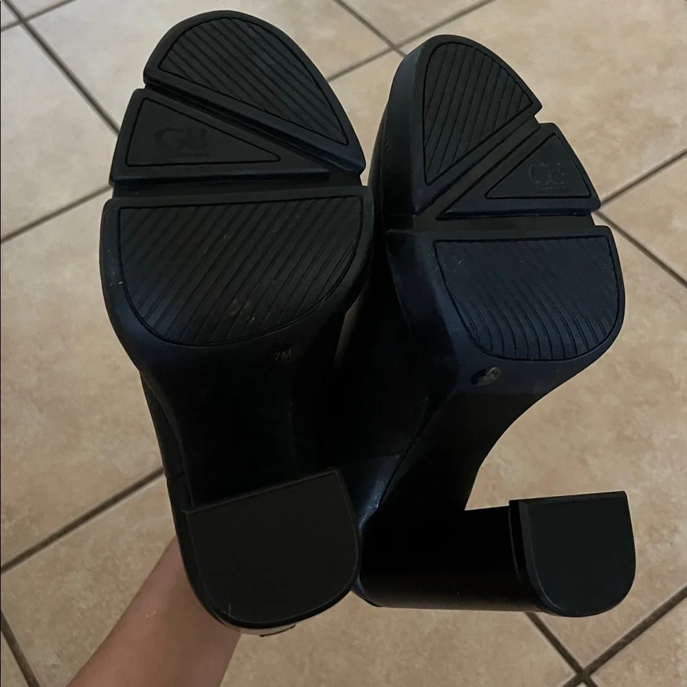 Like New! GB Gianni Bini Black Heeled Ankle Boots - Picture 7 of 9
